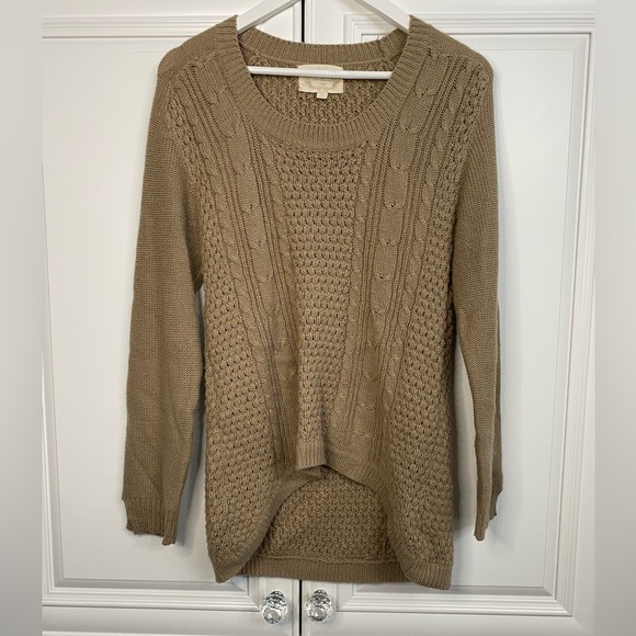 EUC Women’s Ambiance Large Hi-Lo Scoop Neck Cable Knit Sweater in Light Brown - Picture 4 of 10